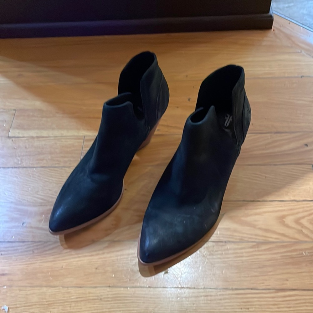 FRYE BLACK leather suede ankle boot